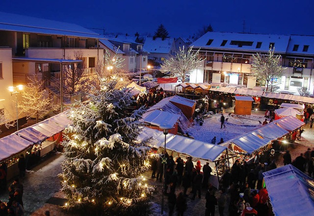 2010 lag der Weihnachtsmarkt Efringen-... war dadurch besonders stimmungsvoll.   | Foto: lauber