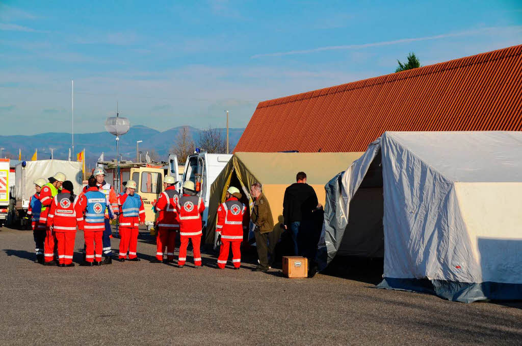 Der Winzerfestplatz in Efringen-Kirchen wurde fr die bung im Katzenbergtunnel zum Behandlungs- und Betreuungsplatz