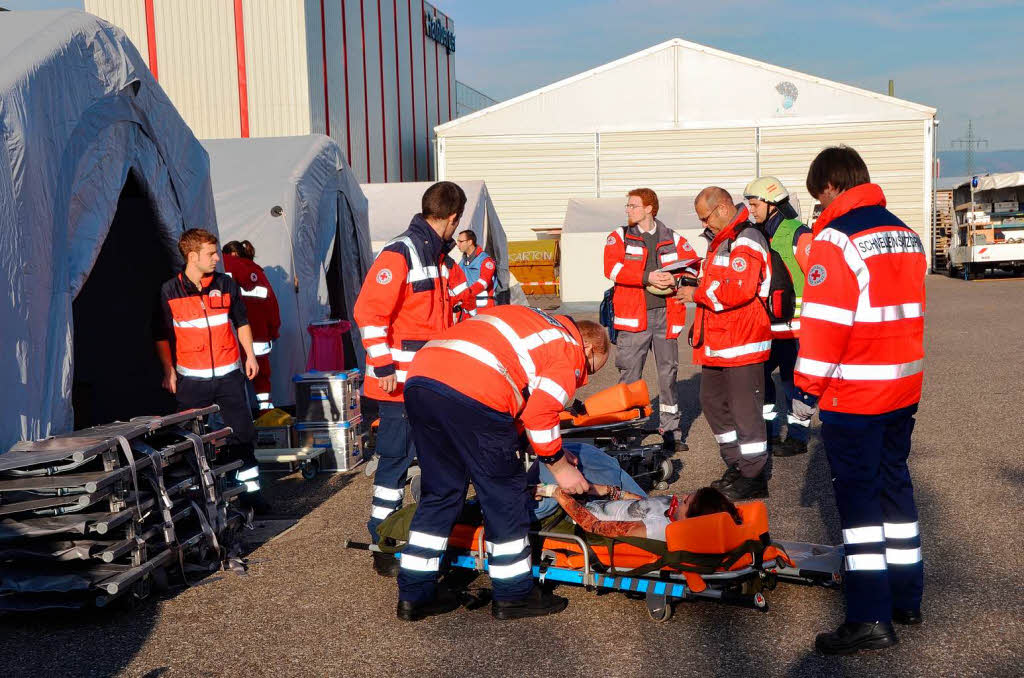 Der Winzerfestplatz in Efringen-Kirchen wurde fr die bung im Katzenbergtunnel Rettungsplatz