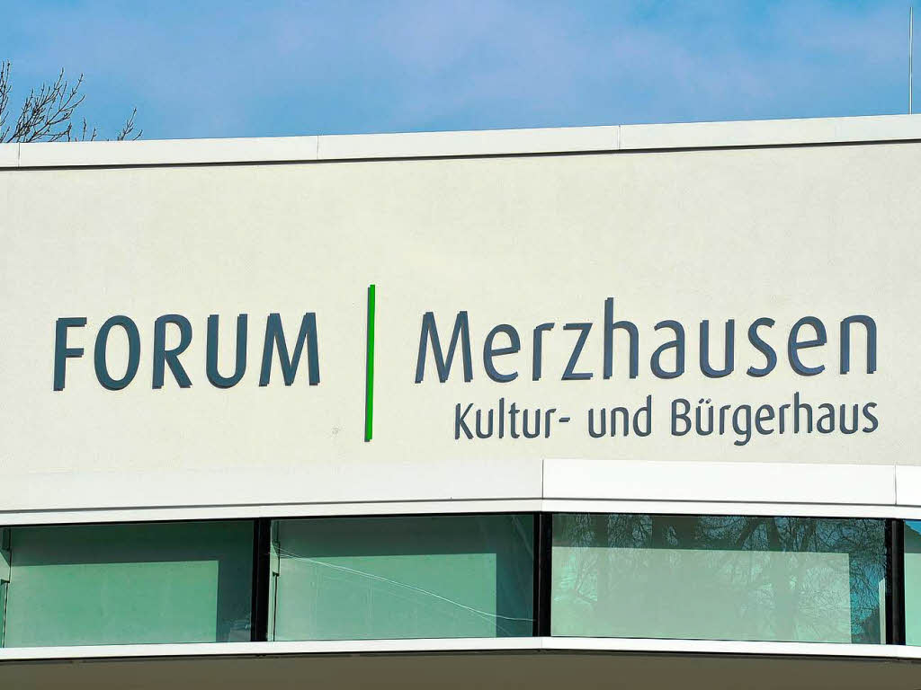 Mit einem Festakt und einem Tag der offenen Tr erffnete die Gemeinde Merzhausen das neue Kultur- und Brgerhaus.