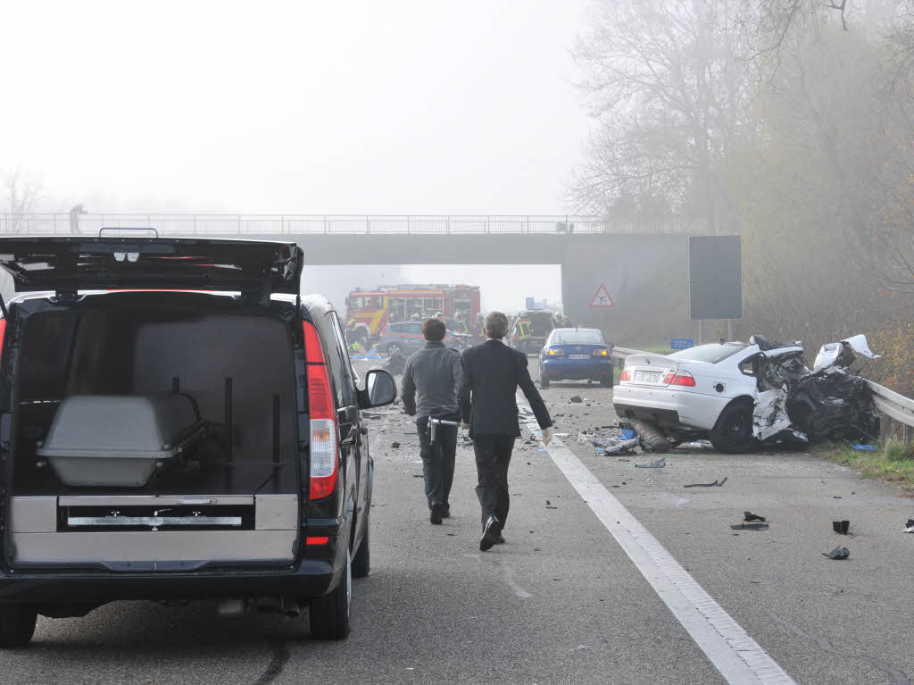 Sechs Tote und mehrere zum Teil schwer Verletzte sind die Bilanz eines Unfalls auf der A5 zwischen Offenburg und Lahr.