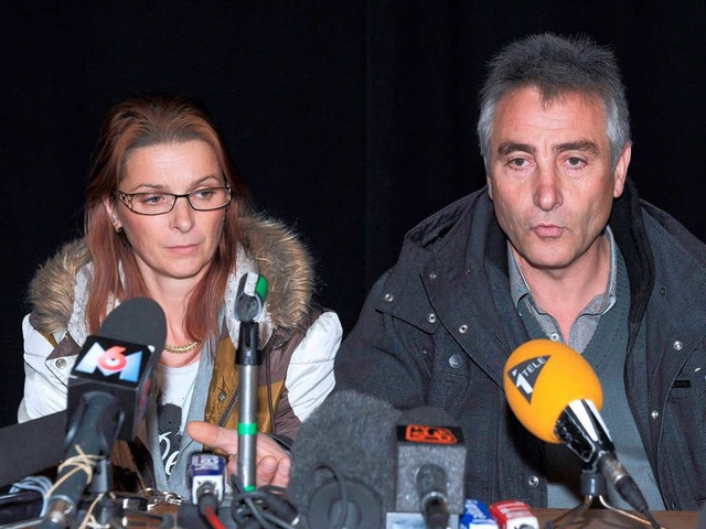 Die Eltern von Chlo stehen den franzsischen Medien Rede und Antwort.  | Foto: AFP