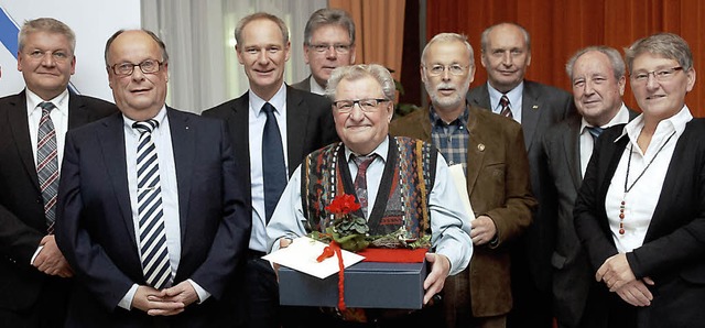 Die Baugenossenschaft Lahr ehrte langj...hde, Geschftsfhrerin Heidi Lehmann.   | Foto: reiner beschorner