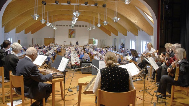 Die  Instrumentalisten des Zither-Club...nzertvortrag am Sonntag im Brgerhaus.  | Foto: Roland Vitt