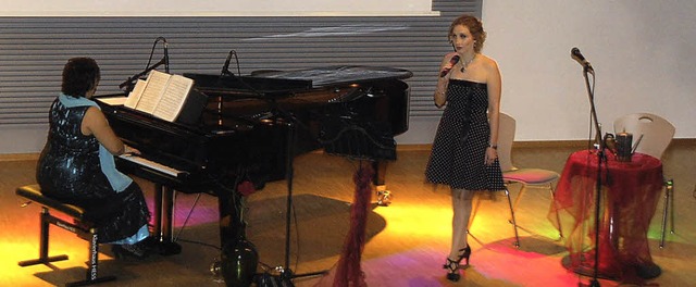 Maria Grigorenko am Piano und Sopranis...al mit ihrem Programm zum Thema Liebe.  | Foto: Schimanski