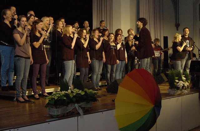 Singen von Gott und der Welt: Die &#8222;Golden Harps&#8220; in der Steinhalle.   | Foto: Ringwald