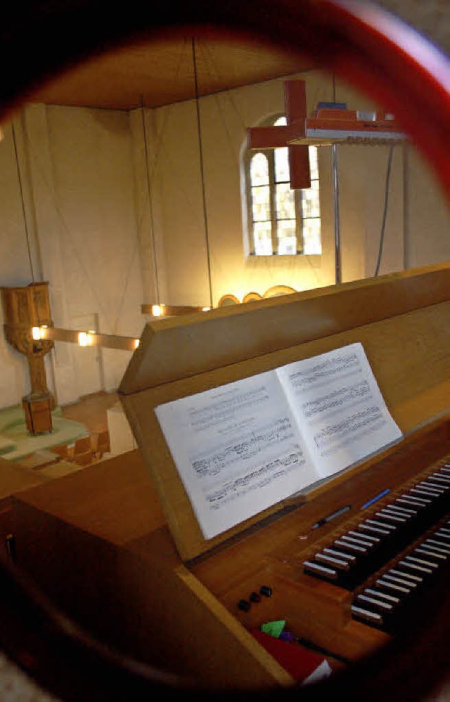 So sieht der Organist durch einen Spie... Evangelischen Stadtkirche Waldkirch.   | Foto: Rebekka Sommer