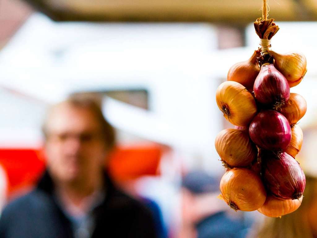 Farbenfroher Bauernmarkt in Freiburg