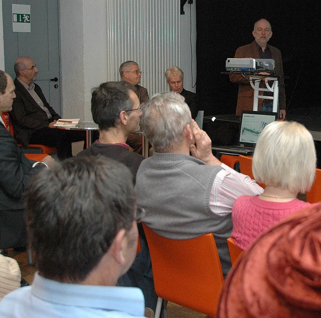 Axel Moick, Rudolf Koger und OB Dietz ...n zur Trambaustelle Rede und Antwort.   | Foto: Ounas-Krusel