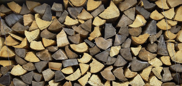 Noch stimmen die Holzpreise, aber fr ...ibt&#8217;s kaum noch eine Nachfrage.   | Foto: dpa