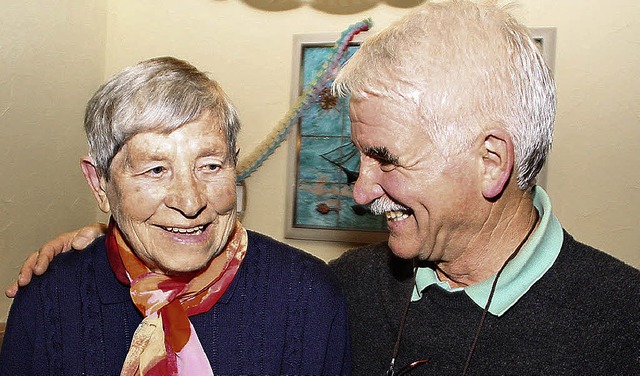 Wilma Duttlinger wurde fr ein halbes ... geehrt, Christian Grilz gratulierte.   | Foto: Jrn Kerckhoff