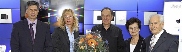 Betriebsjubilum:  Peter Hug (Mitte) i...nni und Franz Villringer gratulieren.   | Foto: Hans-Jrgen Hege