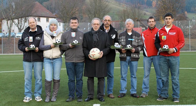 Die Gemeinde bergab nun den neuen Kun...atz nicht nur Fuball spielen kann.     | Foto: Privat