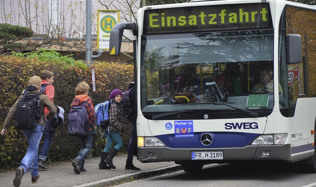 Seit Montag hlt ein SWEG-Bus auf Einsatzfahrt in Staufen-Sd.  | Foto: G. Hennicke