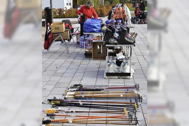 Skibrse mit Vereins-TV auf dem Gutshofplatz