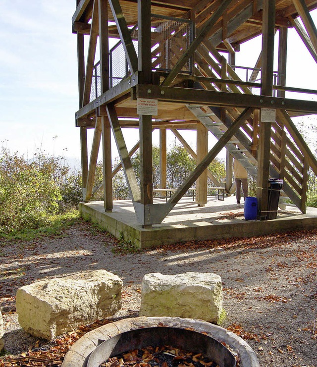 Grillstelle und Turm auf dem Hertener Eigen  | Foto: Heinz Vollmar