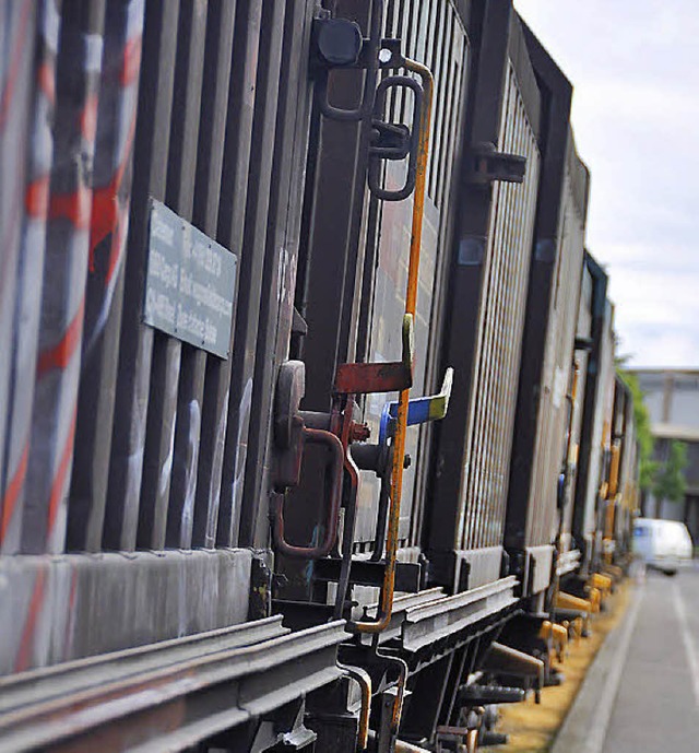 Gterzge sollen mglichst weit weg von Husern fahren.   | Foto: gra