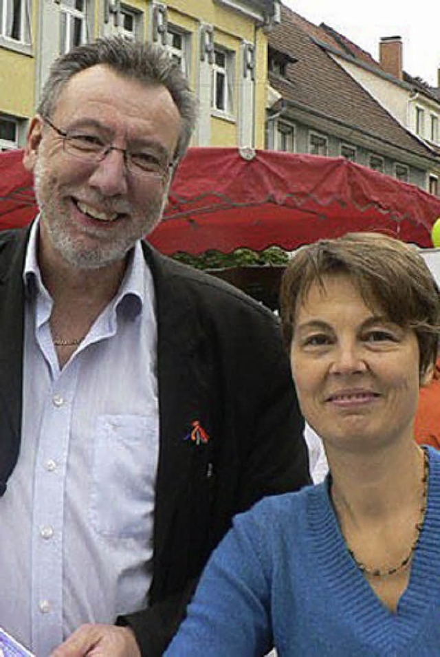 Klaus Laxander und Martina Bechtle beim Aktionstag 2007 auf dem Marktplatz  | Foto: Udo Wenzl