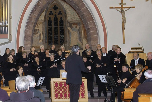 Wolfgang Faller leitete den Kirchencho...Dir Herr, verlanget  mich&quot; sang.   | Foto: Helena Kiefer