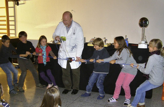 Grundschler aus Gschweiler und Rten...en  die Faszination der Elektrizitt.   | Foto: Liane Schilling