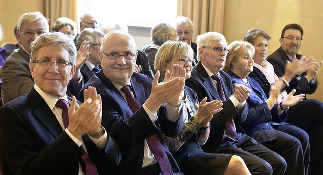 Der Jubilar Walter Caroli zwischen  Fr...das Ehepaar Renate und Roland Hirsch    | Foto: CHRISTOPH BREITHAUPT