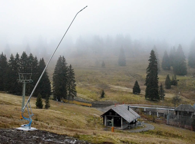 Die Beschneiungsanlage am Zellerhang im Skigebiet Feldberg ist betriebsbereit.  | Foto: Sebastian Barthmes