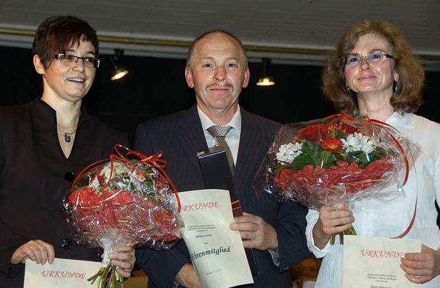 Frisch gebackene Ehrenmitglieder des A... Thomas Schle und Birgit Hrtenstein.  | Foto: Jutta Binner-Schwarz