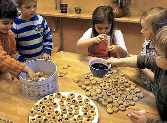 Mdchen und Buben des Zartener Kinderg...Menge &#8222;Weihnachtsbrdle&#8220;.   | Foto: Monika Rombach