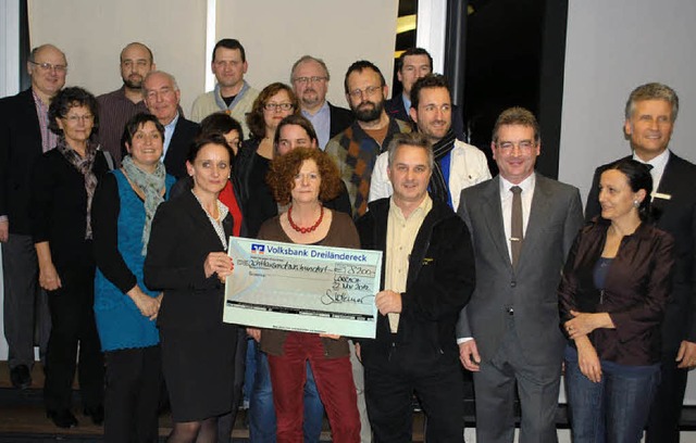 18 Vereine und Institutionen erhielten... Spenden im Gesamtwert von 8200 Euro.   | Foto: Thomas Loisl Mink