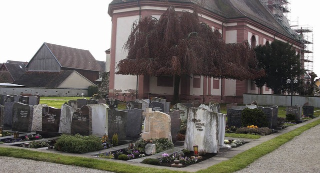 Die Grabfelder in Kappel und Grafenhau...knnen knftig lnger genutzt werden.   | Foto: Decoux-Kone