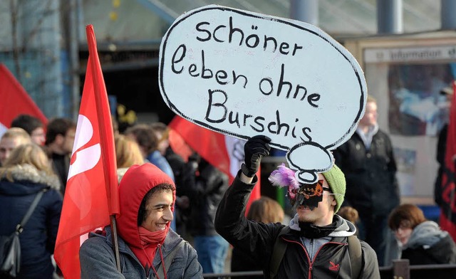 In Stuttgart haben am Samstag Demonstr...eutschen Burschenschaften protestiert.  | Foto: dpa