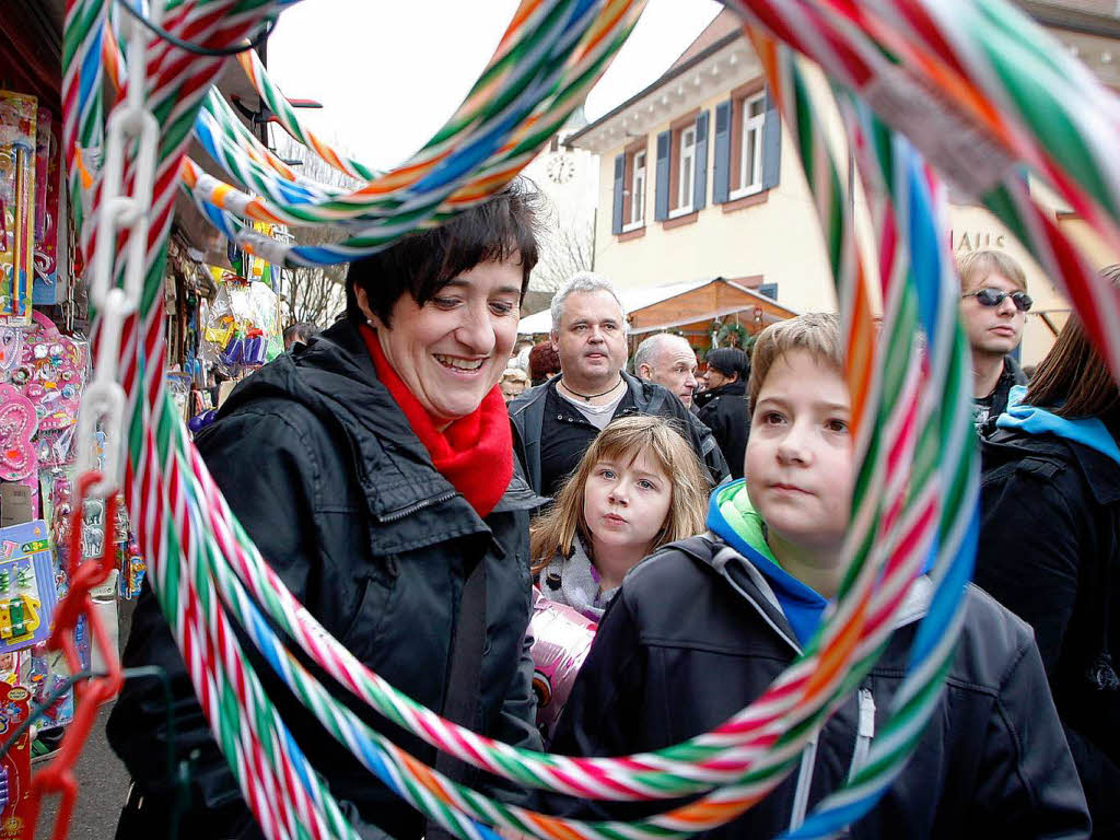 Der 557. Katharinenmarkt wurde mit dem traditionellen Schauspiel erffnet und profitierte am Sonntag von bestem Wetter.