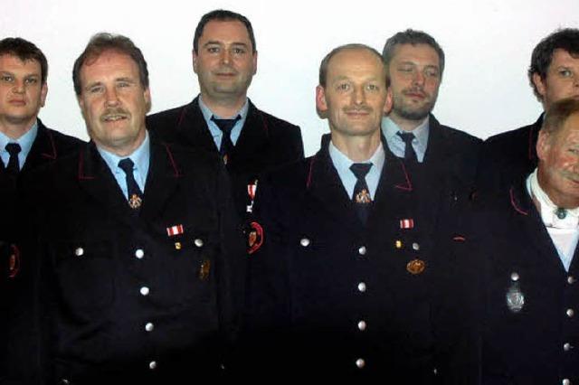 Feuerwehr ehrt viele Mitglieder