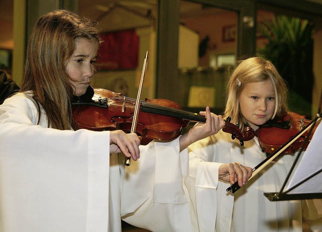 Junge Musikschlerinnen werden beim Al...che Stimmung im Weihnachtsdorf sorgen.  | Foto: ARCHIVFOTO: DECOUX-KONE