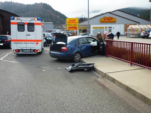 Das Ende der Entfhrung: In Oppenau fi...Chlo im Kofferraum eines Unfallautos.  | Foto: Polizeidirektion Offenburg