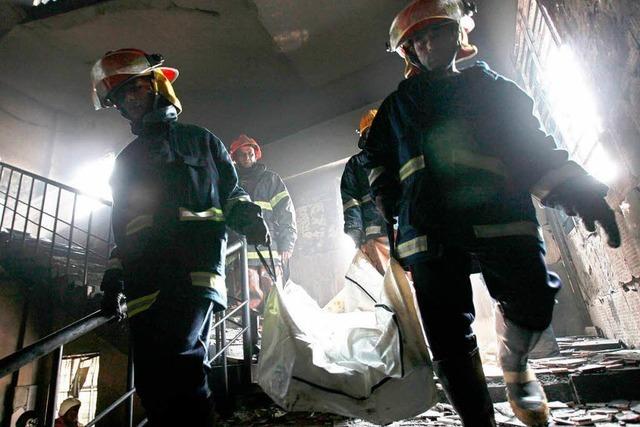 110 Menschen sterben bei Brand in Textilfabrik