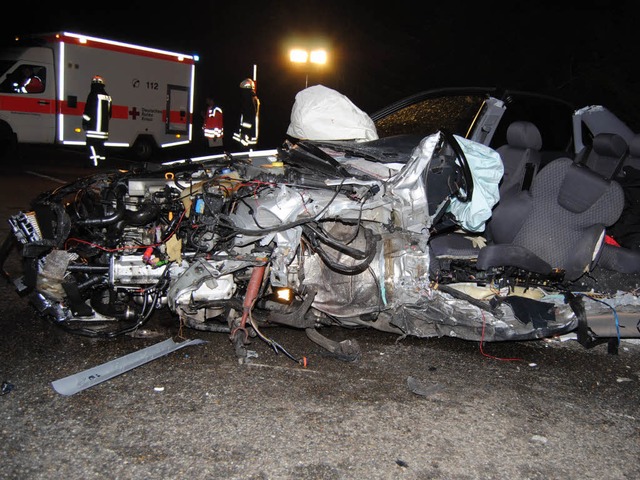 Der Audi wurde bei dem Unfall total zerstrt.  | Foto: Kamera24.TV