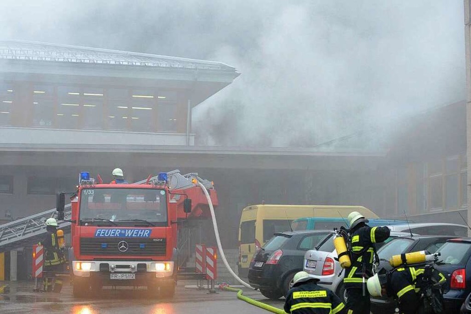 Explosion, Feuer und Qualm in der Caritas-Behindertenwerkstätte in Titisee-Neustadt. 14 Menschen kommen ums Leben. (Foto: dpa) Explosion, Feuer und Qualm in der Caritas-Behindertenwerkstätte in Titisee-Neustadt. 14 Menschen kommen ums Leben. (Foto: dpa)