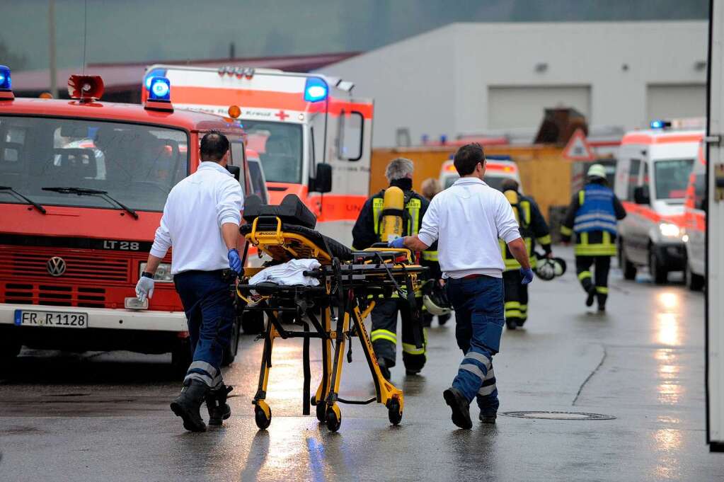 Explosion, Feuer und Qualm in der Caritas-Behindertenwerksttte in Titisee-Neustadt. 14 Menschen kommen ums Leben.