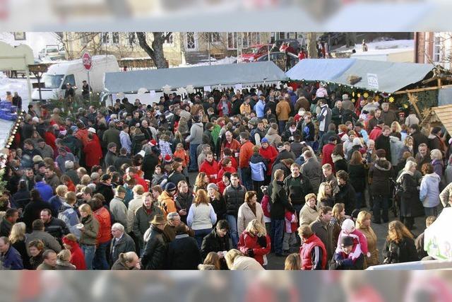 Weihnachtsmarkt mit vielen regionalen Ausstellern