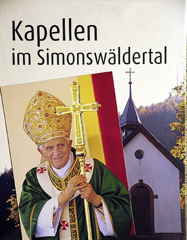 Das Simonswlder &#8222;Kapellenbuch&#...uch im Regal  von Papst Benedikt XVI.   | Foto: Horst Dauenhauer