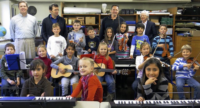 Mit Eifer dabei: Musiklehrer Christian...ng, dass deren Geld gut angelegt ist.   | Foto: Privat