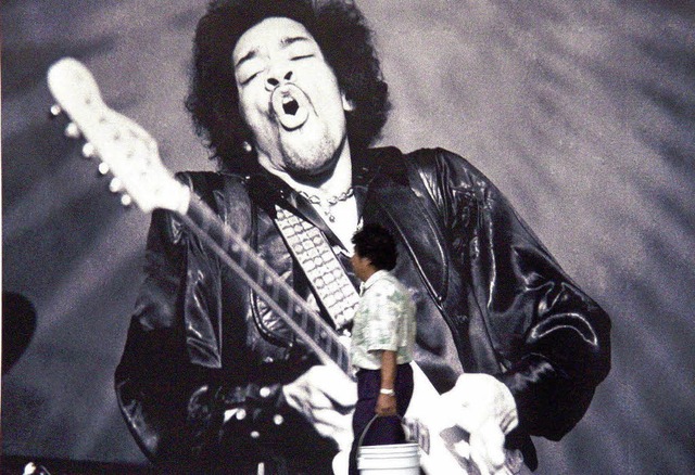 Jimi Hendrix ist unvergessen: Hier geh...en E-Gitarristen aller Zeiten vorbei.   | Foto: dpa