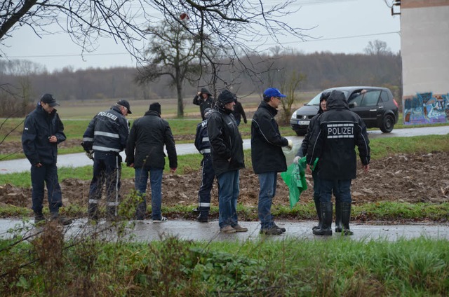 Experten der Kripo sichern Spuren am Tatort.  | Foto: Ulrike Derndinger