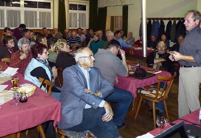 Wie geht es weiter mit dem Weinbau in ...ank und Georg Kaufmann (vorn im Bild).  | Foto: Christel Hlter-Hassler