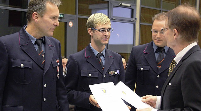 Stefan Stcks (Mitte) ist neuer Abteil...ar Freund (links) sein Stellvertreter.  | Foto: A. Huber