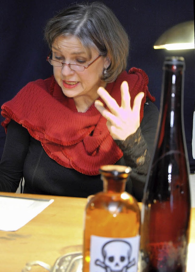 Die Giftflasche auf dem Tisch signalis...ier im Weingut Remigius gesetzt hatte.  | Foto: kai kricheldorff