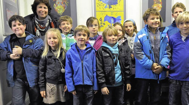 Lehrerin Friederike Braun mit den Kns.... Klasse der Grundschule Kirchzarten.   | Foto: Franziska Lffler