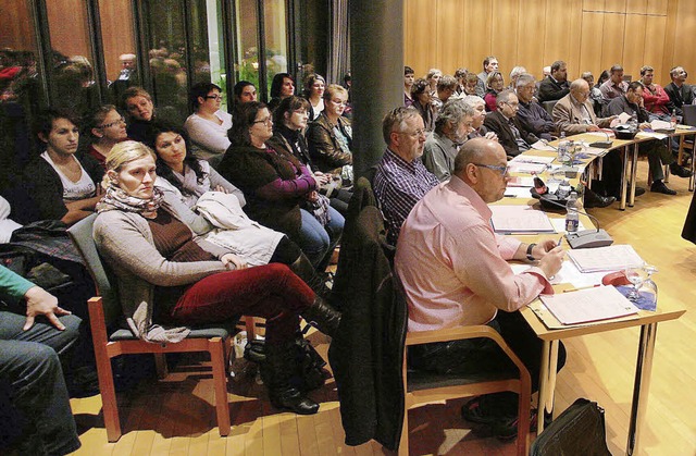 Viele Eltern und Erzieher waren in die Sitzung gekommen.   | Foto: B. Henning