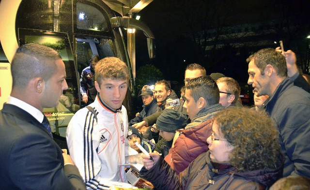 FC Bayern in Freiburg Thomas Mller vor dem Colombi  | Foto: Joachim Rderer